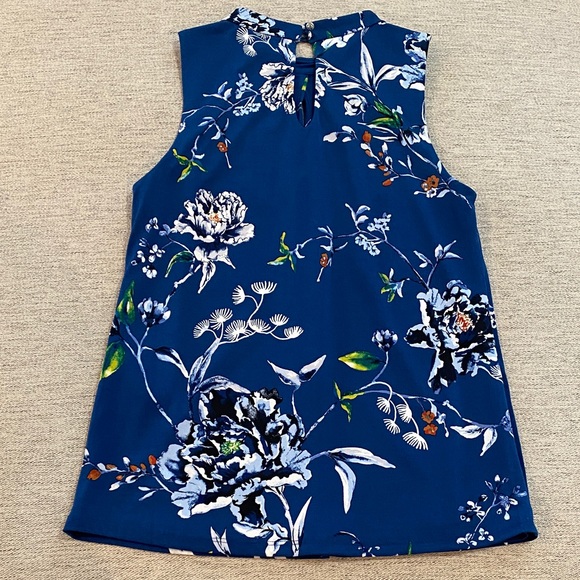 WHBM Blue Sleeveless Floral Blouse - Picture 4 of 6